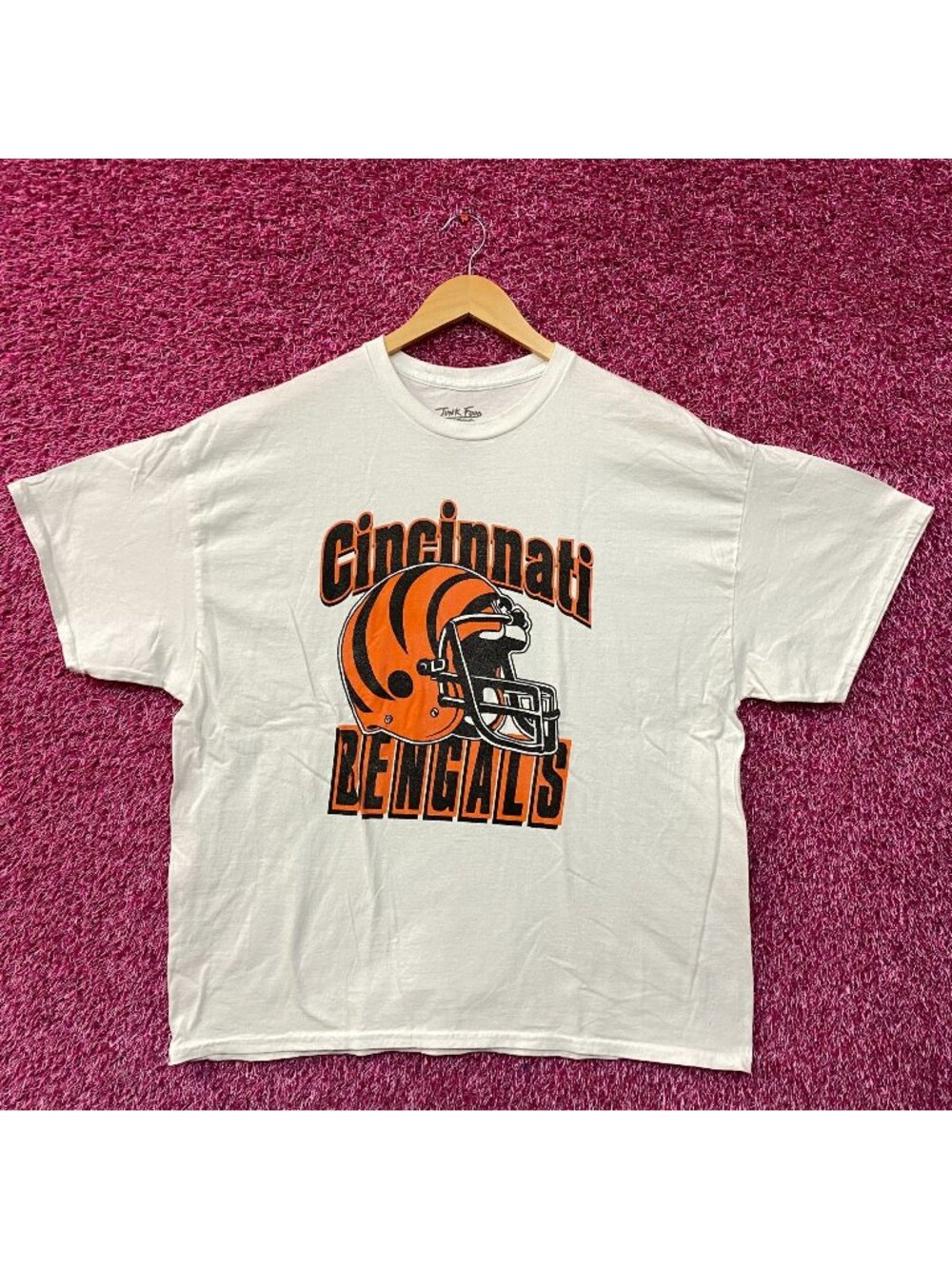 Junk Food Clothing Cincinnati Bengals Helmet Logo T-Shirt XL